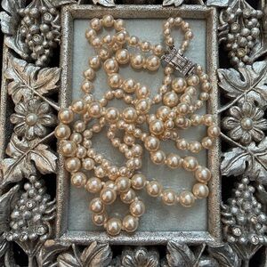 Vintage & Elegant Faux Pearl Necklace by E.pearl